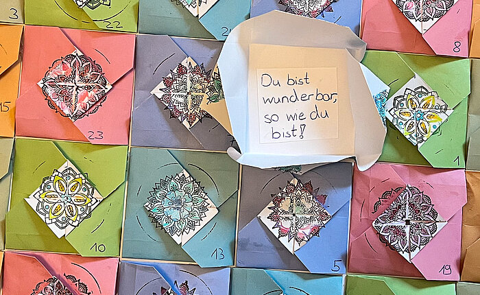 Mandala-Adventskalender: achtsam in die Weihnachtszeit Mandala-Adventskalender: achtsam in die Weihnachtszeit