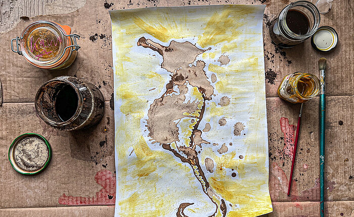 Erdtöne: Kaffee, Henna und Curry neu entdeckt